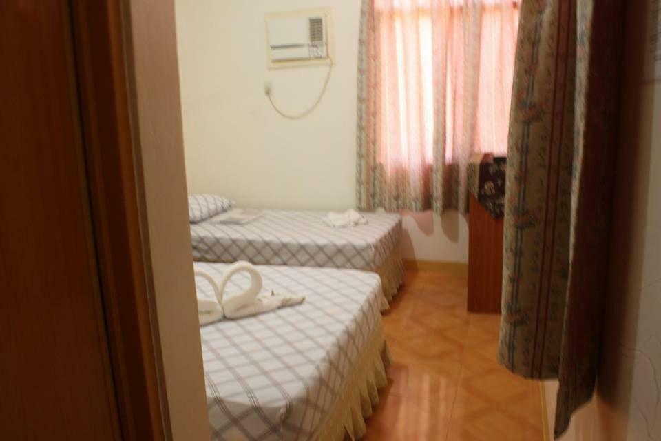 Oslob Malonzo Pension House Buitenkant foto